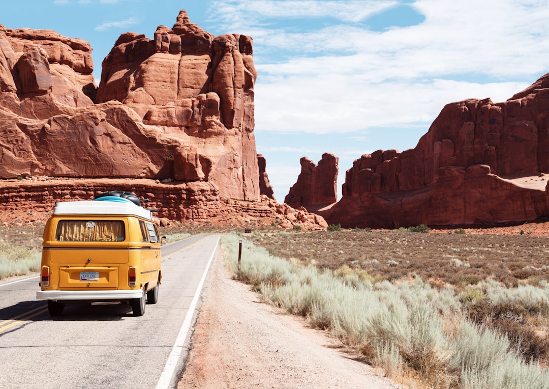 Op pad met de auto: de mooiste manieren om een roadtrip te plannen